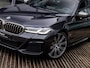 BMW 5-Serie M550i xDrive High Executive | HARMAN KARDON | COMFORT ACCES | BMW LASER LIGHT | 20 INCH | SCHUIF-KANTELDAK | ADAPTIVE CRUISE CONTROL | VOLLEDIG BMW DEALER ONDERHOUDEN | SOPHISTO GRAU |