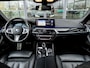 BMW 5-Serie M550i xDrive High Executive | HARMAN KARDON | COMFORT ACCES | BMW LASER LIGHT | 20 INCH | SCHUIF-KANTELDAK | ADAPTIVE CRUISE CONTROL | VOLLEDIG BMW DEALER ONDERHOUDEN | SOPHISTO GRAU |