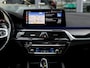 BMW 5-Serie M550i xDrive High Executive | HARMAN KARDON | COMFORT ACCES | BMW LASER LIGHT | 20 INCH | SCHUIF-KANTELDAK | ADAPTIVE CRUISE CONTROL | VOLLEDIG BMW DEALER ONDERHOUDEN | SOPHISTO GRAU |