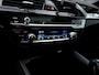 BMW 5-Serie M550i xDrive High Executive | HARMAN KARDON | COMFORT ACCES | BMW LASER LIGHT | 20 INCH | SCHUIF-KANTELDAK | ADAPTIVE CRUISE CONTROL | VOLLEDIG BMW DEALER ONDERHOUDEN | SOPHISTO GRAU |