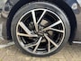 Volkswagen Golf Variant 1.5 eTSI | DSG | Panodak | El. trekhaak | LMV 18"| ACC | LED | Mooi!
