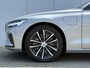 Volvo V60 T6 Automaat Recharge Plus Dark | Panoramadak met schuif-/kantelfunctie | Trekhaak | Premium audio by Harman Kardon | 360 Graden Camera | Verwarmde Voorstoelen En Achterbank | Verwarmbare Voorruit