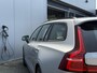 Volvo V60 T6 Automaat Recharge Plus Dark | Panoramadak met schuif-/kantelfunctie | Trekhaak | Premium audio by Harman Kardon | 360 Graden Camera | Verwarmde Voorstoelen En Achterbank | Verwarmbare Voorruit