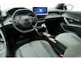 Peugeot e-2008 EV Allure Avantage 54 kWh 100% Elektrisch | Parkeersensor | Camera | Cruise Control | Mirror Link / Apple Carplay | Licht Metalen Velgen | 1e eigenaar