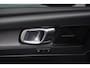 Volvo XC40 1.5 T5 Recharge R-Design | Panoramadak | Stoelverwarming | Trekhaak | Electrisch bedienbare voorstoelen
