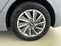 Hyundai Ioniq PREMIUM EV 38 kWh | ALL SEASONS | NAVI | CLIMA | ADAPT. CRUISE | CAMERA | LEDER | SCHUIF DAK | 16'' LM VELGEN | PRIVACY GLASS | PDC VÓÖR & ACHTER | STOEL- & STUURVERWARMING | FULL OPTIONS | LAGE KMS | AUTOMAAT |