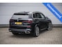 BMW X5 xDrive50e Hybride | Uniek | M Sport | Individual | B&W | Panodak | 4WS | Trekhaak | 22 inch | NL auto |