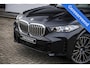 BMW X5 xDrive50e Hybride | Uniek | M Sport | Individual | B&W | Panodak | 4WS | Trekhaak | 22 inch | NL auto |
