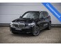 BMW X5 xDrive50e Hybride | Uniek | M Sport | Individual | B&W | Panodak | 4WS | Trekhaak | 22 inch | NL auto |