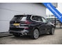 BMW X5 xDrive50e Hybride | Uniek | M Sport | Individual | B&W | Panodak | 4WS | Trekhaak | 22 inch | NL auto |