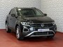Volkswagen T-Roc 1.5 TSI 150PK EVO ADAP.CRUISE LED VIR.COCKPIT STOEL/.VERW. CAMERA TREKHAAK LMV 03.2025 HALF LEDER DODE.HOEK.DET "Volkswagen rijden begint bij Topautos.nl – 75 topmodellen direct op voorraad!"