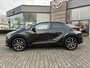 Toyota C-HR 2.0 PLUG-IN HYBRID 220 DYNAMIC NAVI APPLE/ANDROID BLIND-SPOT PARK-SENSOREN LED 18" LM-VELGEN NL-AUTO