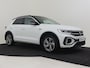 Volkswagen T-Roc R-Line 150pk DSG/AUTO | Trekhaak | Park assit | Adaptief cruise control | Camera achter | Navigatie | App connect |  Stoelverwarming | 17"LMV