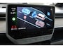 Volkswagen ID. Buzz Pro 8 Intro 77kWh 204PK / 150kW, Achteruitrijcamera (rear view), elektrisch uitklapbare trekhaak, DAB+, Lane Assist, adaptieve cruise control (acc), grootlichtassistent, 21'' LMV, draadloos telefoon opladen, geluidsimulator, verwarmbare vooruit, Apple Carplay & Android Auto, elektrisch verstel-, verwarm- en inklapbare buitenspiegels (spiegel pakket)