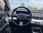 Hyundai Kona 1.6 GDI HEV Comfort Smart | Elek. Achterklep | Stuur- + Stoelverwarming | Full-LED | Adapt. Cruise Control | Keyless Entry | Rijklaarprijs!