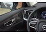 Volvo V60 T6 350PK Plug-in hybrid AWD Plus Dark | Harman & Kardon | 19 inch velgen |