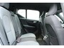 Volvo XC40 B4 Plus Dark | Trekhaak | Stoel- en Stuurverwarming | Adaptieve Cruise Control | Pilot Assist | Elektrische Voorstoelen | Achteruitrijcamera | Harman Kardon Audio