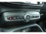 Volvo XC40 B4 Automaat Plus Dark | Trekhaak | Stoel- en Stuurverwarming | Adaptieve Cruise Control | Pilot Assist | Elektrische Voorstoelen | Achteruitrijcamera | Harman Kardon Audio