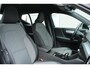 Volvo XC40 B4 Plus Dark | Trekhaak | Stoel- en Stuurverwarming | Adaptieve Cruise Control | Pilot Assist | Elektrische Voorstoelen | Achteruitrijcamera | Harman Kardon Audio