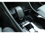 Volvo XC40 B4 Automaat Plus Dark | Trekhaak | Stoel- en Stuurverwarming | Adaptieve Cruise Control | Pilot Assist | Elektrische Voorstoelen | Achteruitrijcamera | Harman Kardon Audio