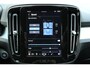 Volvo XC40 B4 Automaat Plus Dark | Trekhaak | Stoel- en Stuurverwarming | Adaptieve Cruise Control | Pilot Assist | Elektrische Voorstoelen | Achteruitrijcamera | Harman Kardon Audio