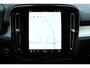 Volvo XC40 B4 Automaat Plus Dark | Trekhaak | Stoel- en Stuurverwarming | Adaptieve Cruise Control | Pilot Assist | Elektrische Voorstoelen | Achteruitrijcamera | Harman Kardon Audio