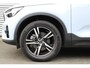 Volvo XC40 B4 Automaat Plus Dark | Trekhaak | Stoel- en Stuurverwarming | Adaptieve Cruise Control | Pilot Assist | Elektrische Voorstoelen | Achteruitrijcamera | Harman Kardon Audio