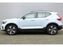 Volvo XC40 B4 Plus Dark | Trekhaak | Stoel- en Stuurverwarming | Adaptieve Cruise Control | Pilot Assist | Elektrische Voorstoelen | Achteruitrijcamera | Harman Kardon Audio