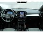 Volvo XC40 B4 Automaat Plus Dark | Trekhaak | Stoel- en Stuurverwarming | Adaptieve Cruise Control | Pilot Assist | Elektrische Voorstoelen | Achteruitrijcamera | Harman Kardon Audio