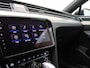 Volkswagen Passat Variant 1.5 TSI Elegance Business R 150PK DSG Matrix LED-Verlichting, 19" LM Velgen, Trekhaak, Achteruitrijcamera, Alarm, Discover Pro Navi, Stoelverwarming, Voorruitverwarming, Keyless