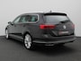 Volkswagen Passat Variant 1.5 TSI Elegance Business R 150PK DSG Matrix LED-Verlichting, 19" LM Velgen, Trekhaak, Achteruitrijcamera, Alarm, Discover Pro Navi, Stoelverwarming, Voorruitverwarming, Keyless