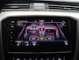 Volkswagen Passat Variant 1.5 TSI Elegance Business R 150PK DSG Matrix LED-Verlichting, 19" LM Velgen, Trekhaak, Achteruitrijcamera, Alarm, Discover Pro Navi, Stoelverwarming, Voorruitverwarming, Keyless