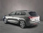 Volkswagen Touareg R Edition 3.0 TSI eHybrid 462pk Tiptronic Trekhaak, Lederen bekleding, DYN audio, Head up display, Luchtvering, Adaptive cruise control, 360 camera