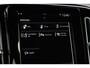 Volvo XC40 T4 Recharge R-Design | 20" lichtmetalen velgen | Parkeer camera achter | Parkeer sensoren voor + achter | Verwarmde voorstoelen | Trekhaak