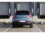 Volvo XC40 T4 Recharge R-Design | 20" lichtmetalen velgen | Parkeer camera achter | Parkeer sensoren voor + achter | Verwarmde voorstoelen | Trekhaak