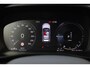 Volvo XC40 T4 Recharge R-Design | 20" lichtmetalen velgen | Parkeer camera achter | Parkeer sensoren voor + achter | Verwarmde voorstoelen | Trekhaak