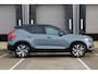 Volvo XC40 T4 Recharge R-Design | 20" lichtmetalen velgen | Parkeer camera achter | Parkeer sensoren voor + achter | Verwarmde voorstoelen | Trekhaak