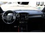 Volvo XC40 T4 Recharge R-Design | 20" lichtmetalen velgen | Parkeer camera achter | Parkeer sensoren voor + achter | Verwarmde voorstoelen | Trekhaak