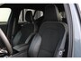 Volvo XC40 T4 Recharge R-Design | 20" lichtmetalen velgen | Parkeer camera achter | Parkeer sensoren voor + achter | Verwarmde voorstoelen | Trekhaak