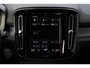 Volvo XC40 T4 Recharge R-Design | 20" lichtmetalen velgen | Parkeer camera achter | Parkeer sensoren voor + achter | Verwarmde voorstoelen | Trekhaak