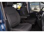 Renault Trafic 2.0-145pk dCi T29 L2H1 dubb. cabine Comfort. Erg nette Renault Trafic mèt dubbele cabine. Bijrijdersstoel, camera, LED verl., navigatie, tel. voorb., cruise control, airco, metallic lak, schuifdeur li+re, LM wielen, side bars, laadruimte betimmerd, trekhaak etc.