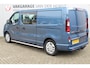 Renault Trafic 2.0-145pk dCi T29 L2H1 dubb. cabine Comfort. Erg nette Renault Trafic mèt dubbele cabine. Bijrijdersstoel, camera, LED verl., navigatie, tel. voorb., cruise control, airco, metallic lak, schuifdeur li+re, LM wielen, side bars, laadruimte betimmerd, trekhaak etc.