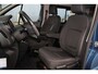Renault Trafic 2.0-145pk dCi T29 L2H1 dubb. cabine Comfort. Erg nette Renault Trafic mèt dubbele cabine. Bijrijdersstoel, camera, LED verl., navigatie, tel. voorb., cruise control, airco, metallic lak, schuifdeur li+re, LM wielen, side bars, laadruimte betimmerd, trekhaak etc.