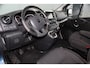 Renault Trafic 2.0-145pk dCi T29 L2H1 dubb. cabine Comfort. Erg nette Renault Trafic mèt dubbele cabine. Bijrijdersstoel, camera, LED verl., navigatie, tel. voorb., cruise control, airco, metallic lak, schuifdeur li+re, LM wielen, side bars, laadruimte betimmerd, trekhaak etc.