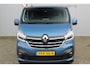 Renault Trafic 2.0-145pk dCi T29 L2H1 dubb. cabine Comfort. Erg nette Renault Trafic mèt dubbele cabine. Bijrijdersstoel, camera, LED verl., navigatie, tel. voorb., cruise control, airco, metallic lak, schuifdeur li+re, LM wielen, side bars, laadruimte betimmerd, trekhaak etc.