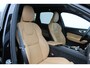 Volvo XC60 2.0 T6 Plug-in hybrid AWD Ultra Dark | Panorama dak | Elektrisch wegklapbare trekhaak | Stoel/stuur verwarming | Harman/Kardon Audiosysteem | Stoelventilatie | 360* Camera | Elektrisch verstelbare stoelen met memory | Achterbank Adaptive cruise | Climate controle | Apple CarPlay/Android Auto | Keyless entry/start | Dodehoek detectie |