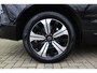 Volvo XC60 2.0 T6 Plug-in hybrid AWD Ultra Dark | Panorama dak | Elektrisch wegklapbare trekhaak | Stoel/stuur verwarming | Harman/Kardon Audiosysteem | Stoelventilatie | 360* Camera | Elektrisch verstelbare stoelen met memory | Achterbank Adaptive cruise | Climate controle | Apple CarPlay/Android Auto | Keyless entry/start | Dodehoek detectie |