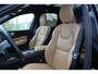 Volvo XC60 2.0 T6 Plug-in hybrid AWD Ultra Dark | Panorama dak | Elektrisch wegklapbare trekhaak | Stoel/stuur verwarming | Harman/Kardon Audiosysteem | Stoelventilatie | 360* Camera | Elektrisch verstelbare stoelen met memory | Achterbank Adaptive cruise | Climate controle | Apple CarPlay/Android Auto | Keyless entry/start | Dodehoek detectie |