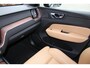 Volvo XC60 2.0 T6 Plug-in hybrid AWD Ultra Dark | Panorama dak | Elektrisch wegklapbare trekhaak | Stoel/stuur verwarming | Harman/Kardon Audiosysteem | Stoelventilatie | 360* Camera | Elektrisch verstelbare stoelen met memory | Achterbank Adaptive cruise | Climate controle | Apple CarPlay/Android Auto | Keyless entry/start | Dodehoek detectie |