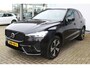 Volvo XC60 2.0 T6 Plug-in hybrid AWD Ultra Dark | Panorama dak | Elektrisch wegklapbare trekhaak | Stoel/stuur verwarming | Harman/Kardon Audiosysteem | Stoelventilatie | 360* Camera | Elektrisch verstelbare stoelen met memory | Achterbank Adaptive cruise | Climate controle | Apple CarPlay/Android Auto | Keyless entry/start | Dodehoek detectie |